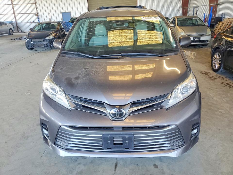 2018 Toyota Sienna მანქანა იყიდება აუქციონზე, vin: 5TDYZ3DC6JS941028, აუქციონის ნომერი: 50369216