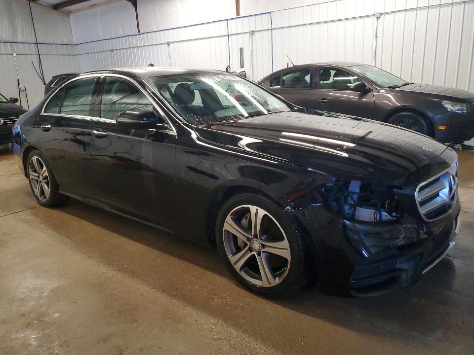 49777996 :رقم المزاد ، WDDZF4JB2HA111223 vin ، 2017 Mercedes-benz E مزاد بيع