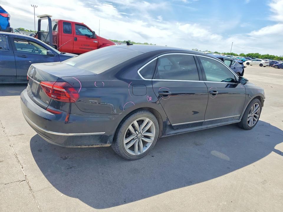 49257926 :رقم المزاد ، 1VWGT7A38HC054421 vin ، 2017 Volkswagen Passat مزاد بيع