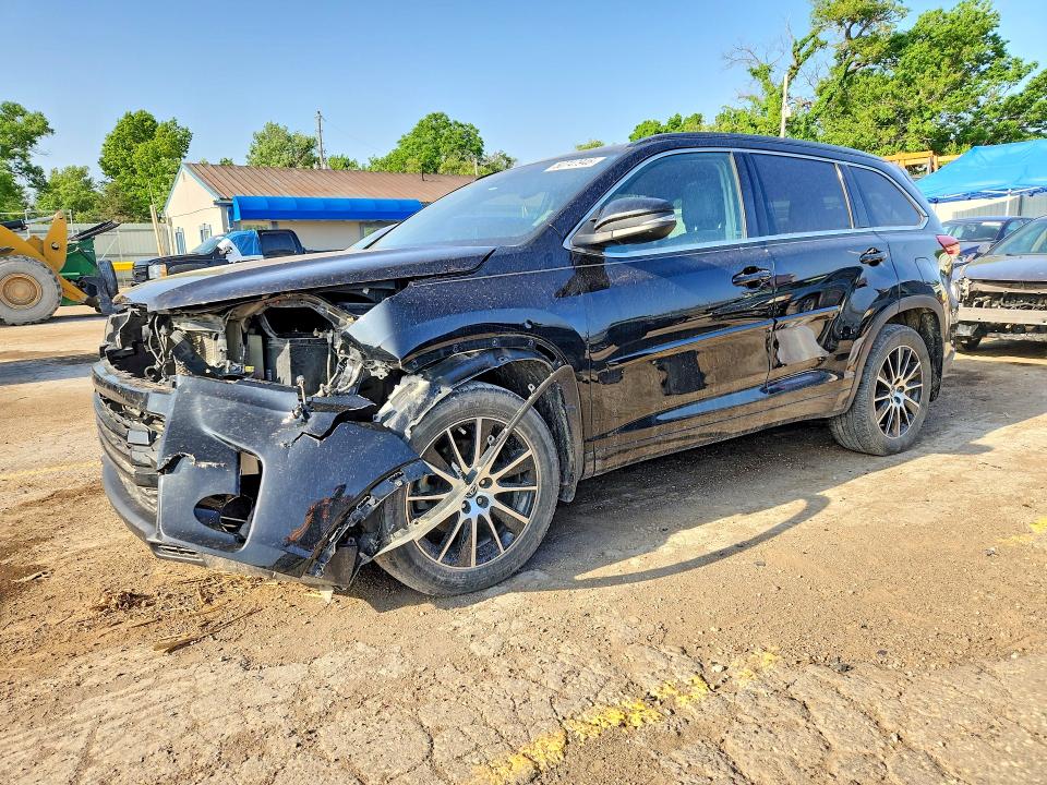 Продажа на аукционе авто 2018 Toyota Highlander, vin: 5TDJZRFH8JS554770, номер лота: 50747946