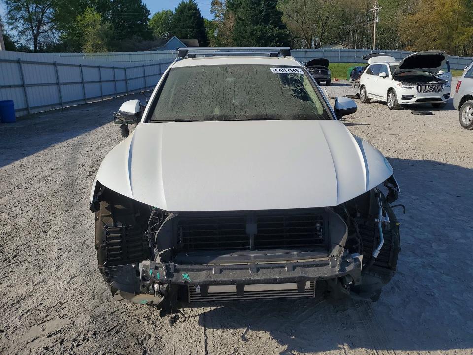 47017146 :رقم المزاد ، WA1AAAFY8M2033983 vin ، 2021 Audi Q5 مزاد بيع