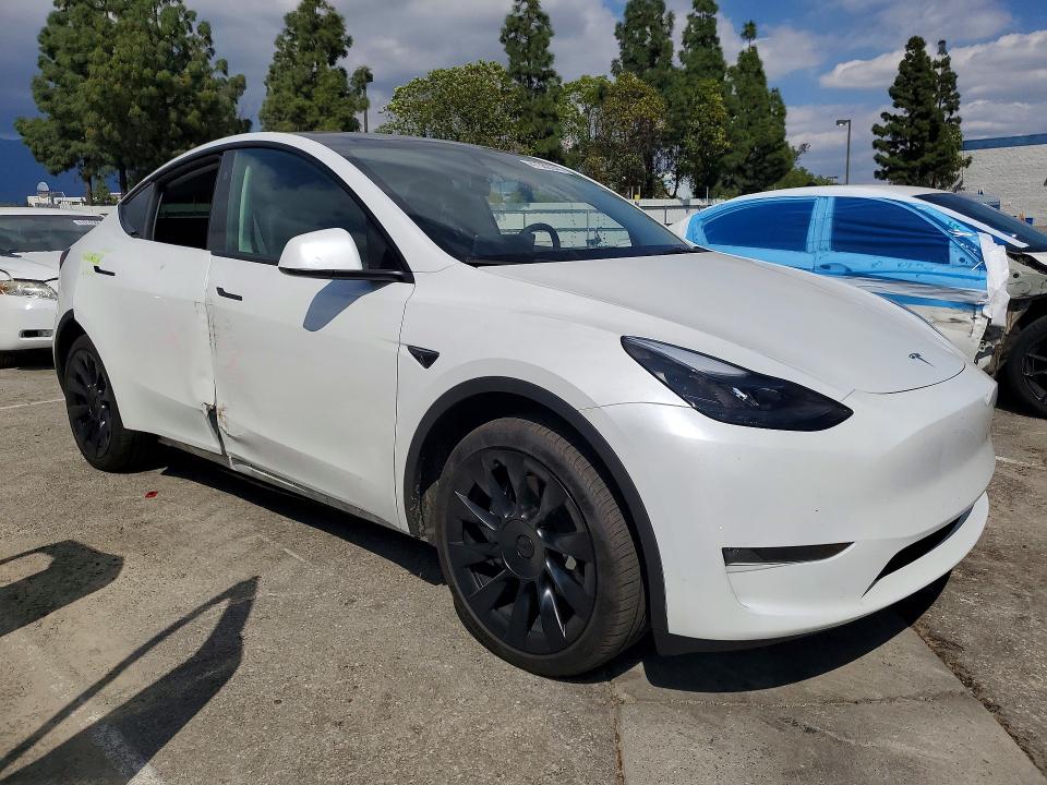 Продаж на аукціоні авто 2024 Tesla Model Y, vin: 7SAYGDEE7RA266740, номер лоту: 47302246