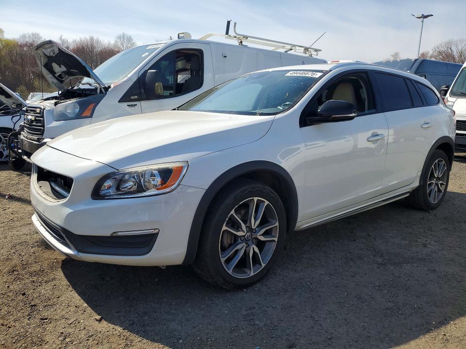 Aukcja sprzedaży 2015 Volvo V60 Cross Country, vin: YV4612HK1F1000646, numer aukcji: 49446676