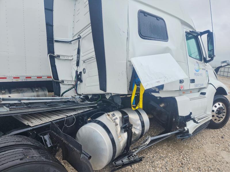 50449266 :رقم المزاد ، 4V4NC9EH1SN683885 vin ، 2025 Volvo Transport مزاد بيع