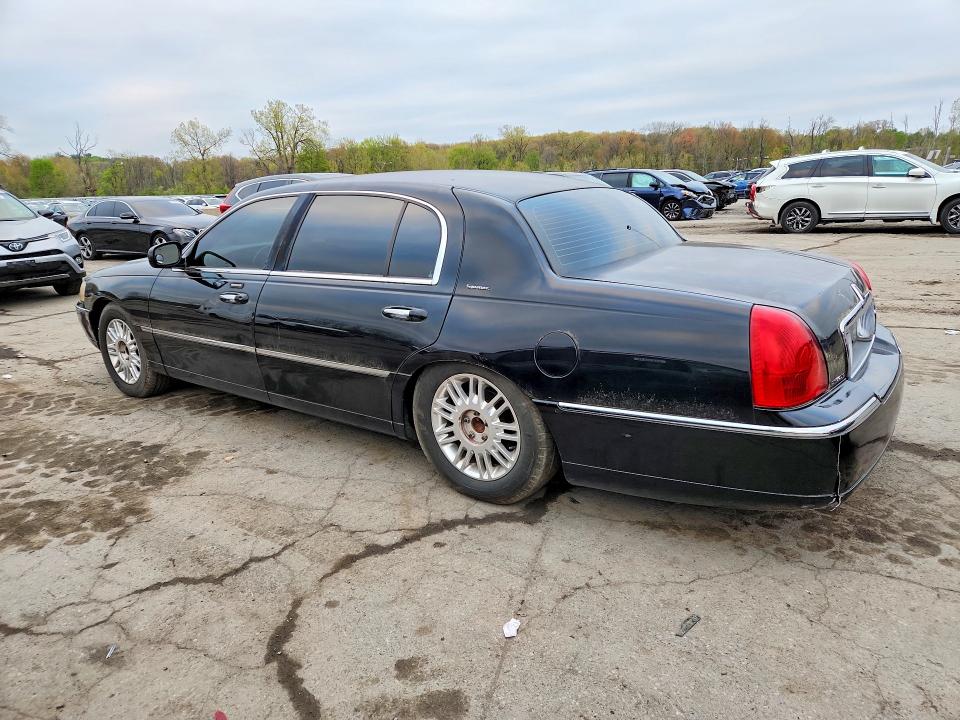 Продажа на аукционе авто 2011 Lincoln Town Car, vin: 2LNBL8FV7BX763778, номер лота: 50983146