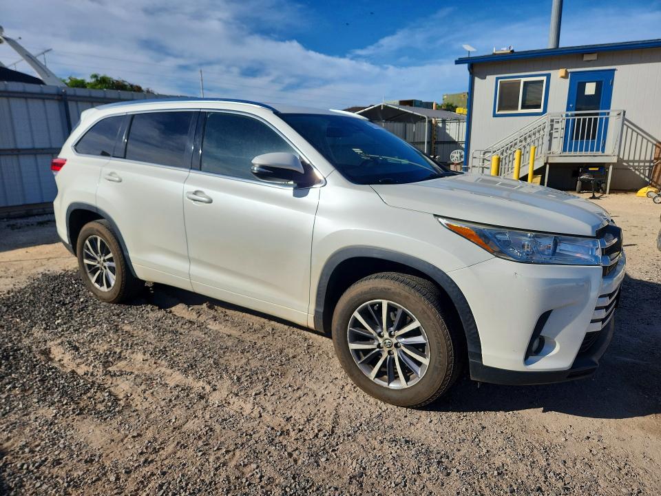 Auction sale of the 2017 Toyota Highlander, vin: 5TDKZRFH0HS517839, lot number: 47601456