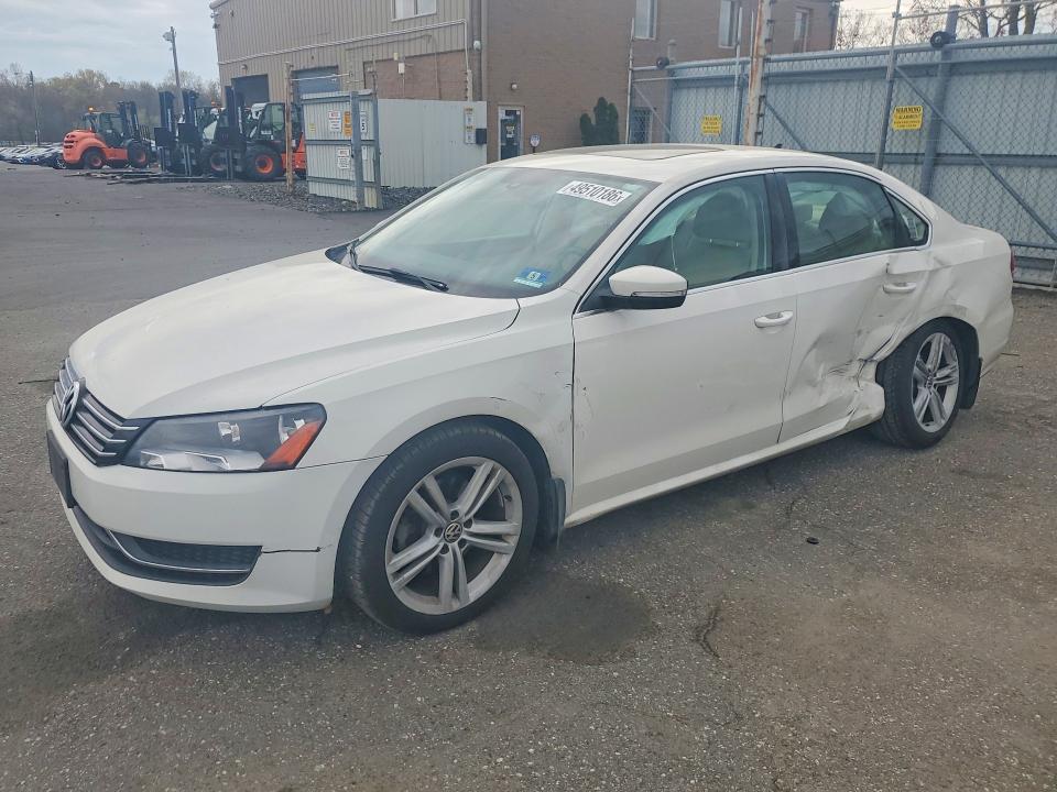2014 Volkswagen Passat მანქანა იყიდება აუქციონზე, vin: 1VWBT7A33EC047401, აუქციონის ნომერი: 49510186
