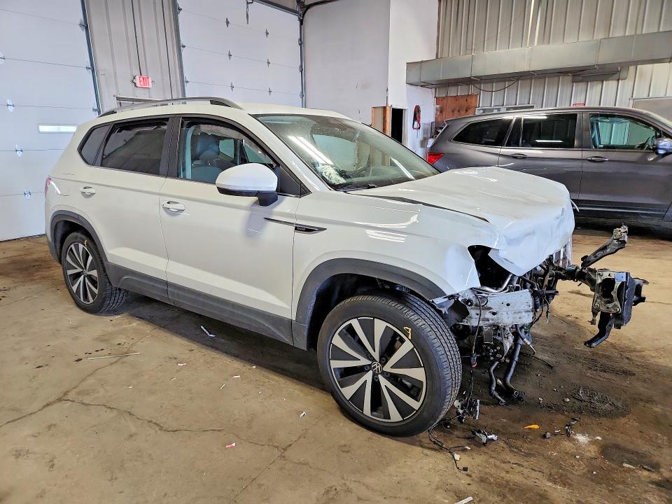 51202466 :رقم المزاد ، 3VVYX7B23NM021114 vin ، 2022 Volkswagen Taos مزاد بيع