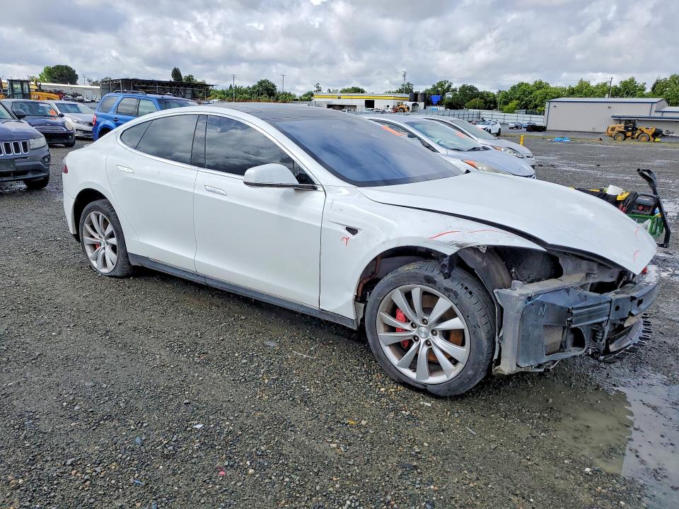 50809396 :رقم المزاد ، 5YJSA1H17EFP37214 vin ، 2014 Tesla Model S مزاد بيع