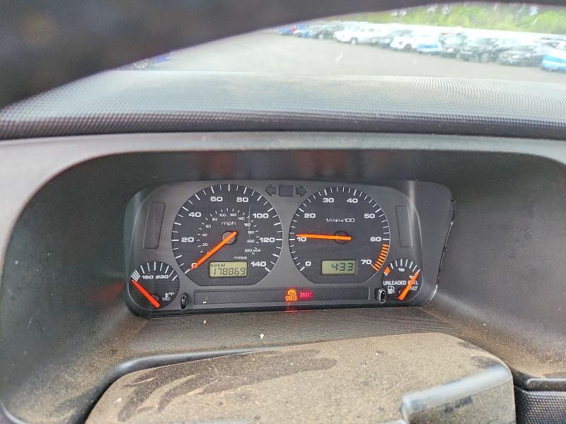 51211796 :رقم المزاد ، 3VWCC21V11M807231 vin ، 2001 Volkswagen Cabrio مزاد بيع