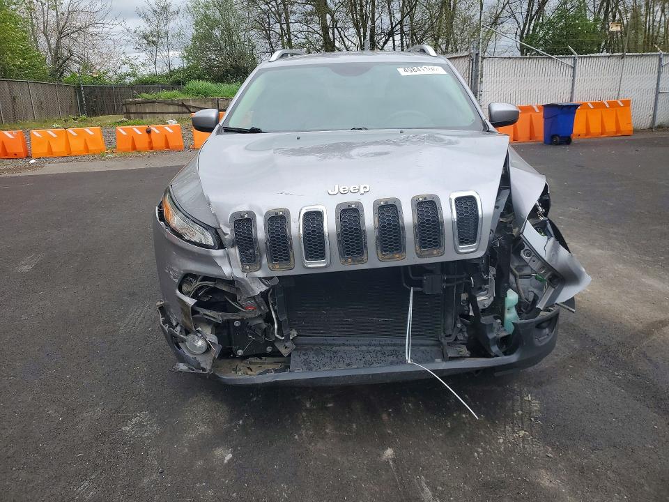 49841106 :رقم المزاد ، 1C4PJMCS6HW525542 vin ، 2017 Jeep Cherokee مزاد بيع