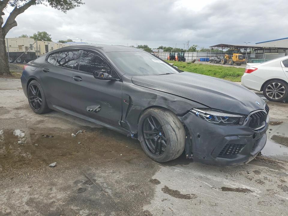 49313646 :رقم المزاد ، WBSGV0C03NCH18297 vin ، 2022 Bmw M8 مزاد بيع