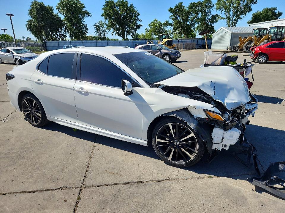 52054646 :رقم المزاد ، JTNB11HK0J3038695 vin ، 2018 Toyota Camry مزاد بيع