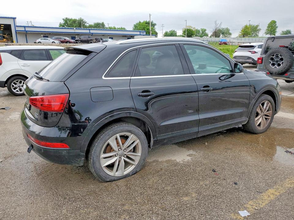 51446026 :رقم المزاد ، WA1JCCFS0HR000636 vin ، 2017 Audi Q3 مزاد بيع