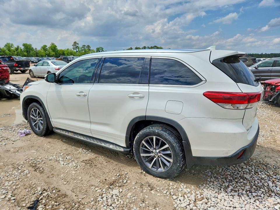 51019626 :رقم المزاد ، 5TDKZRFH4HS517133 vin ، 2017 Toyota Highlander مزاد بيع