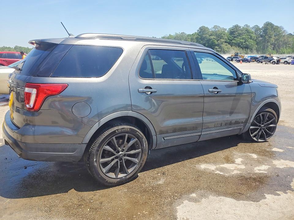49740566 :رقم المزاد ، 1FM5K7D86JGC28100 vin ، 2018 Ford Explorer مزاد بيع