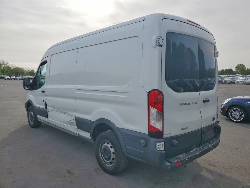 60706816 :رقم المزاد ، 1FTYR2CG3GKA11005 vin ، 2016 Ford Transit مزاد بيع