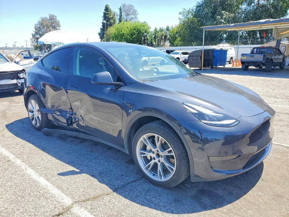 2024 Tesla Model Y მანქანა იყიდება აუქციონზე, vin: 7SAYGDEDXRF002874, აუქციონის ნომერი: 49754646
