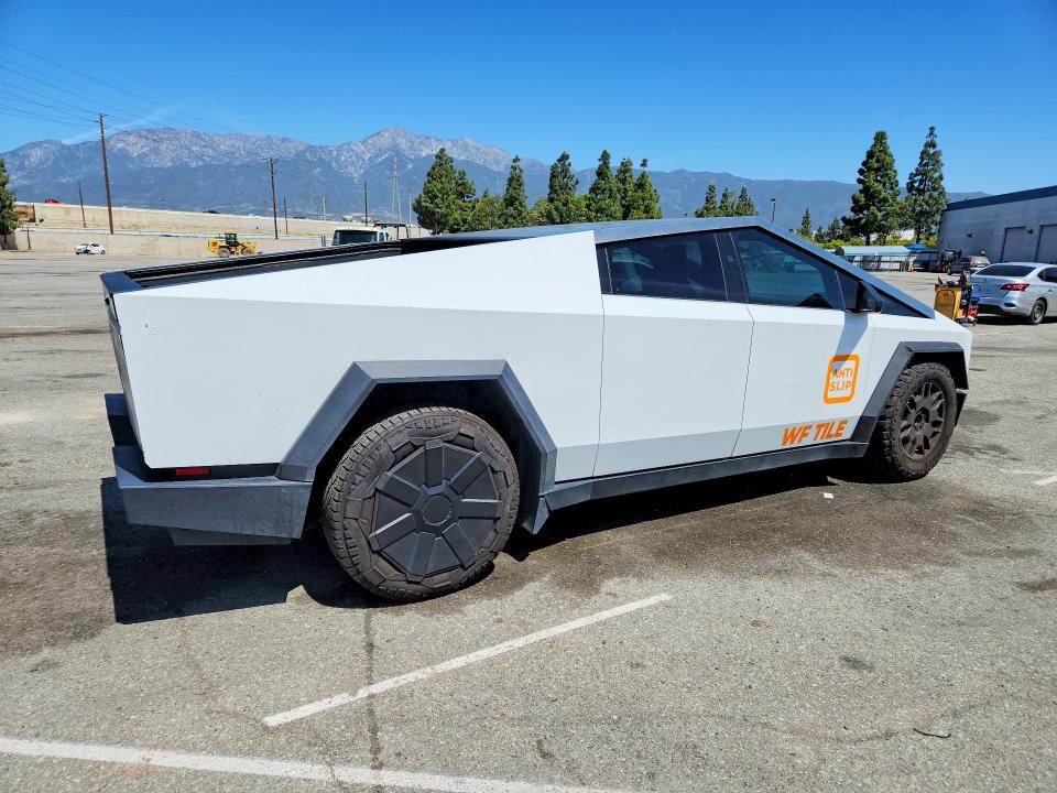 2024 Tesla Cybertruck მანქანა იყიდება აუქციონზე, vin: 7G2CEHED8RA012737, აუქციონის ნომერი: 51159156