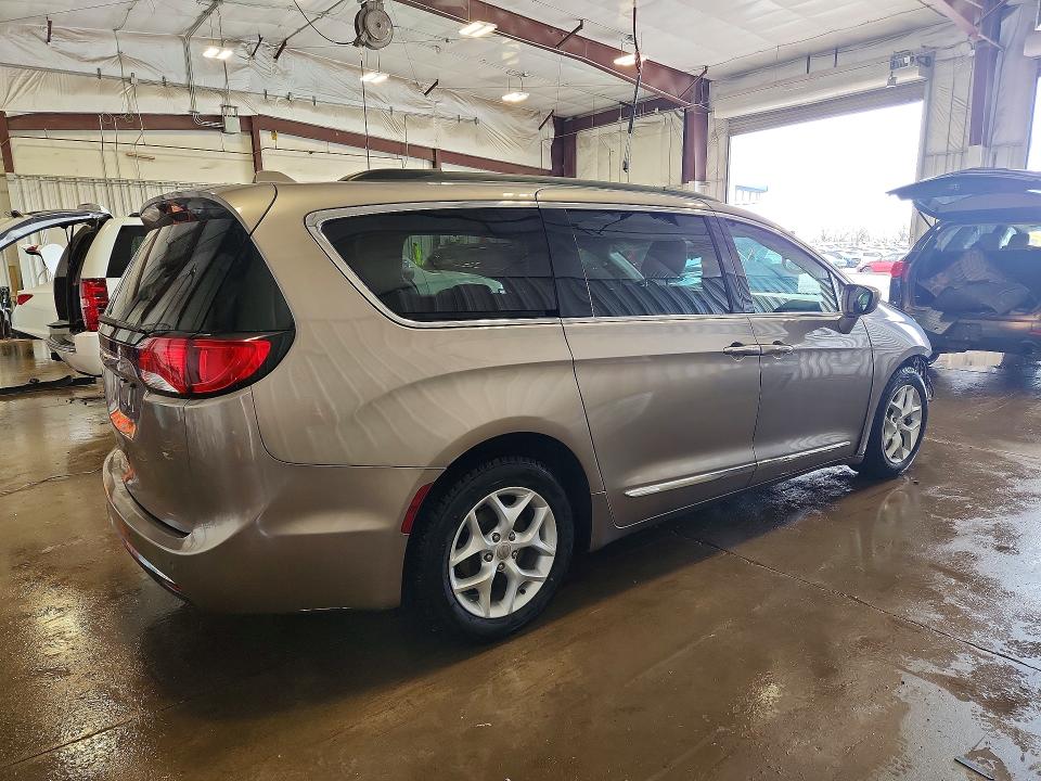 Продажа на аукционе авто 2017 Chrysler Pacifica, vin: 2C4RC1BG8HR810086, номер лота: 49322516