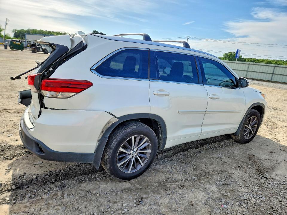 Продаж на аукціоні авто 2018 Toyota Highlander, vin: 5TDKZRFH4JS533077, номер лоту: 51992076