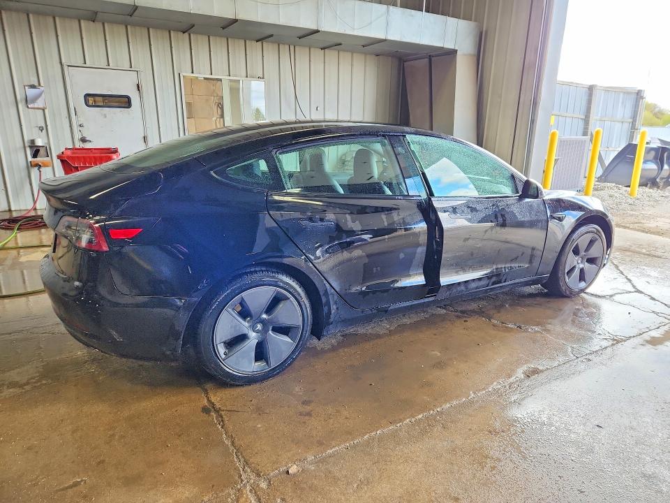 51615286 :رقم المزاد ، 5YJ3E1EAXNF371651 vin ، 2022 Tesla Model 3 مزاد بيع