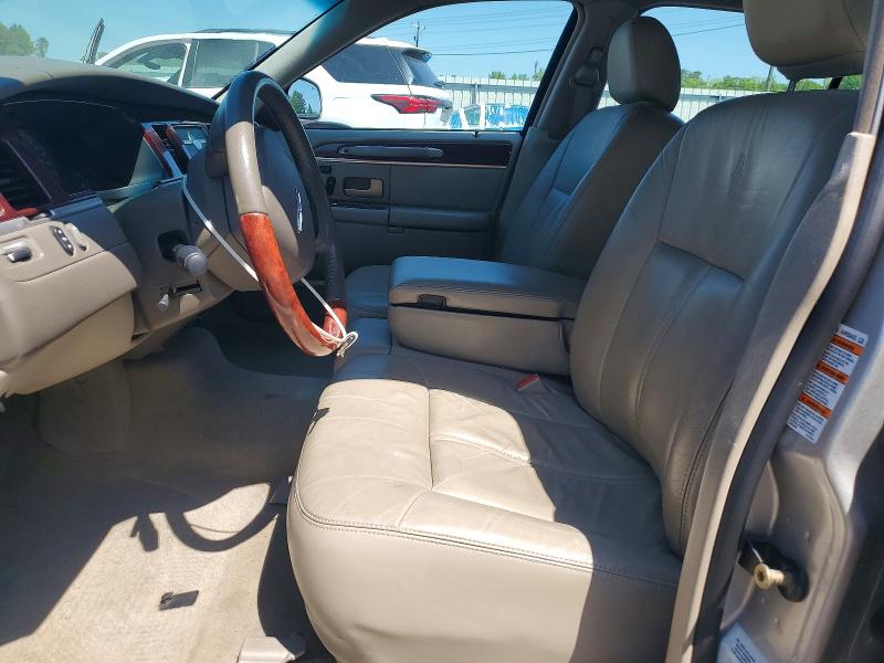 49393216 :رقم المزاد ، 1LNHM82W85Y611700 vin ، 2005 Lincoln Town Car مزاد بيع