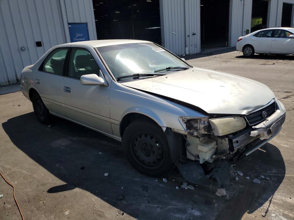 50631286 :رقم المزاد ، 4T1BF28K0YU111026 vin ، 2000 Toyota Camry مزاد بيع