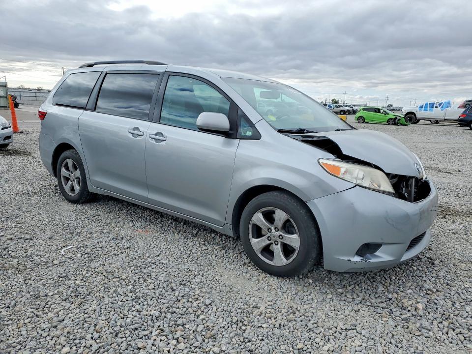 50431836 :رقم المزاد ، 5TDKK3DC2FS599966 vin ، 2015 Toyota Sienna مزاد بيع