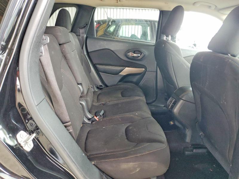 51103036 :رقم المزاد ، 1C4PJLCB4HW640988 vin ، 2017 Jeep Cherokee مزاد بيع