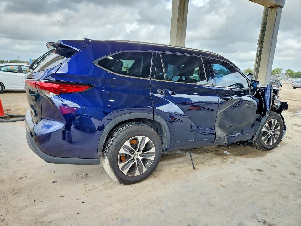48690426 :رقم المزاد ، 5TDGZRAH4MS531217 vin ، 2021 Toyota Highlander مزاد بيع