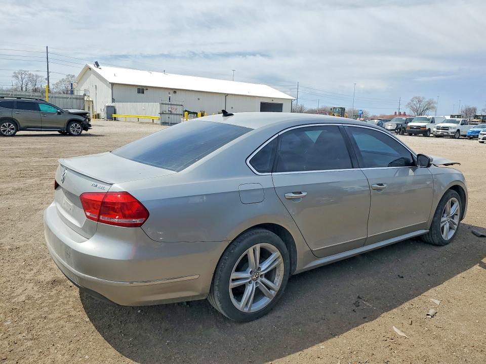 Продажа на аукционе авто 2013 Volkswagen Passat, vin: 1VWCN7A32DC142044, номер лота: 48582226
