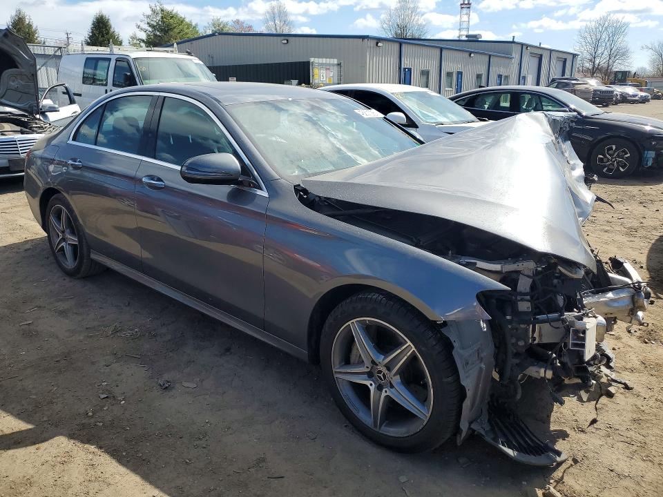 48201056 :رقم المزاد ، WDDZF4KB8JA314282 vin ، 2018 Mercedes-benz E مزاد بيع
