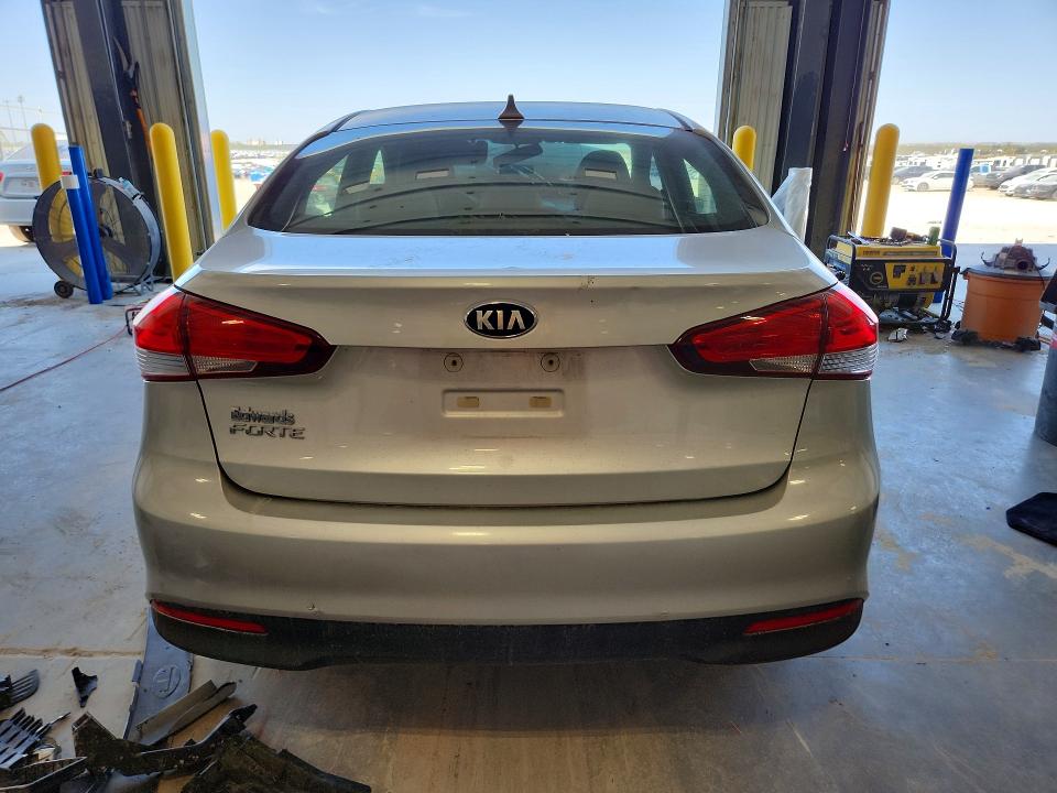 50593236 :رقم المزاد ، 3KPFK4A77HE041204 vin ، 2017 Kia Forte مزاد بيع