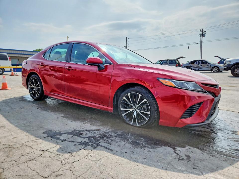 51514246 :رقم المزاد ، 4T1G11AK3LU358607 vin ، 2020 Toyota Camry مزاد بيع