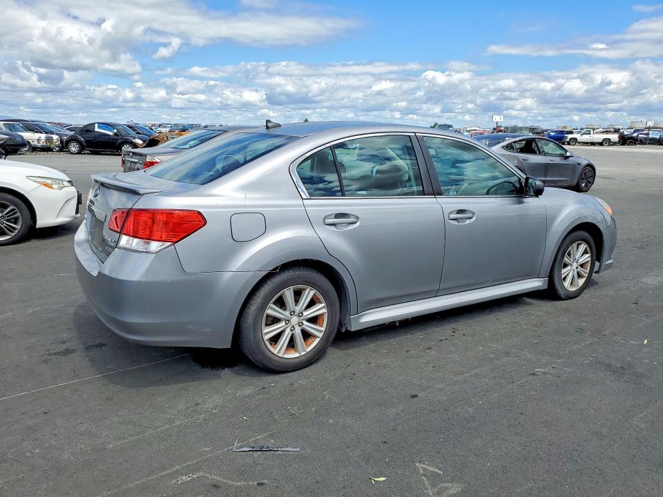 49641756 :رقم المزاد ، 4S3BMBF62B3244822 vin ، 2011 Subaru Legacy مزاد بيع