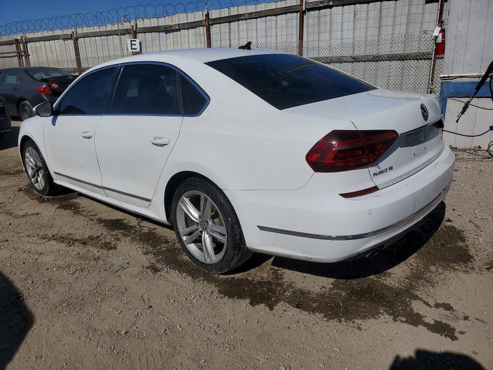 51146526 :رقم المزاد ، 1VWGT7A30HC048404 vin ، 2017 Volkswagen Passat مزاد بيع