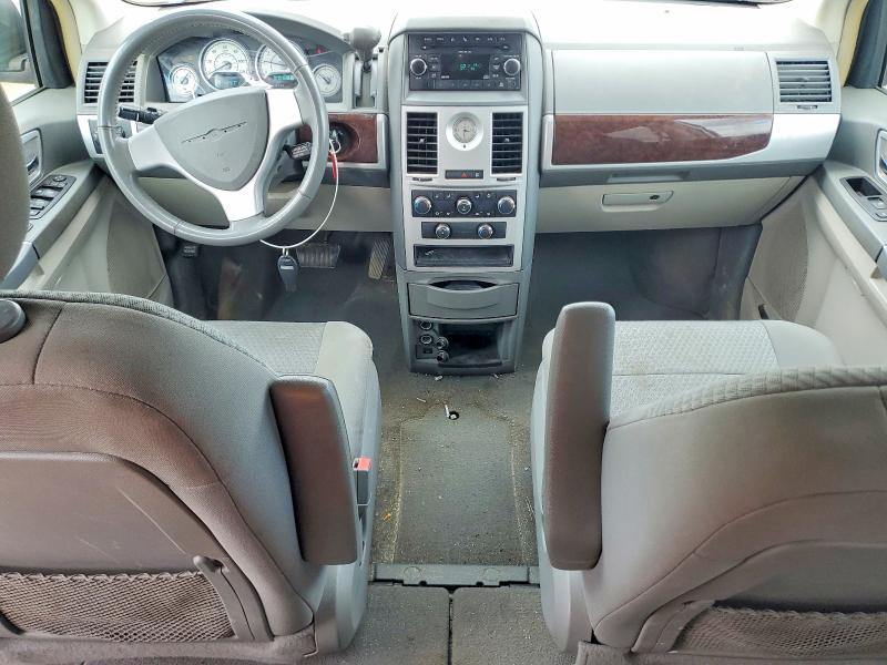 51755956 :رقم المزاد ، 2A4RR5D1XAR243068 vin ، 2010 Chrysler Town & Country مزاد بيع