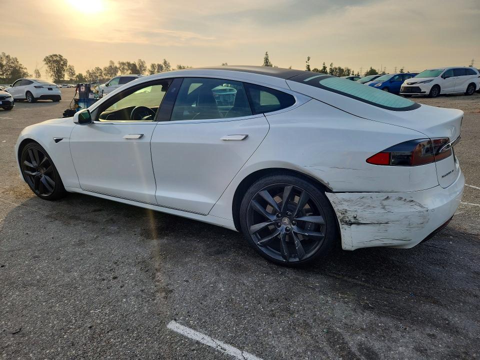 48629886 :رقم المزاد ، 5YJSA1E13HF206276 vin ، 2017 Tesla Model S مزاد بيع