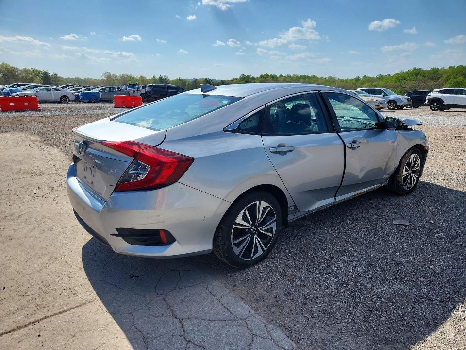 51061796 :رقم المزاد ، 19XFC1F79GE215017 vin ، 2016 Honda Civic مزاد بيع