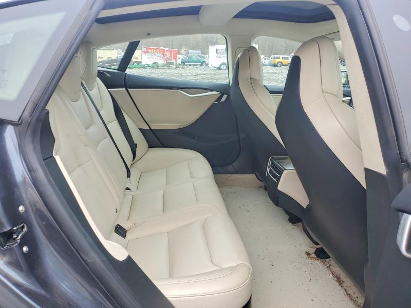 48494306 :رقم المزاد ، 5YJSA1E49JF246314 vin ، 2018 Tesla Model S مزاد بيع
