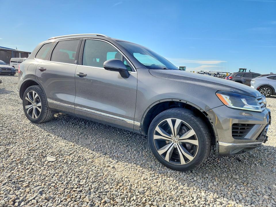 Продажа на аукционе авто 2017 Volkswagen Touareg, vin: WVGRF7BP2HD003183, номер лота: 49333636
