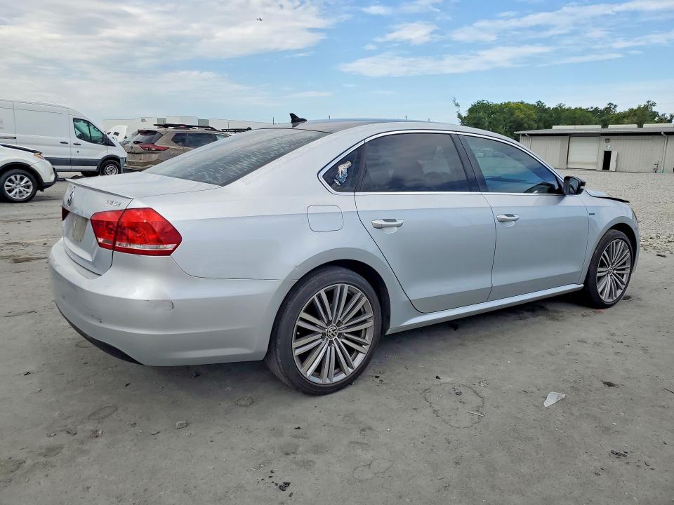 2015 Volkswagen Passat მანქანა იყიდება აუქციონზე, vin: 1VWBT7A37FC070679, აუქციონის ნომერი: 52001206