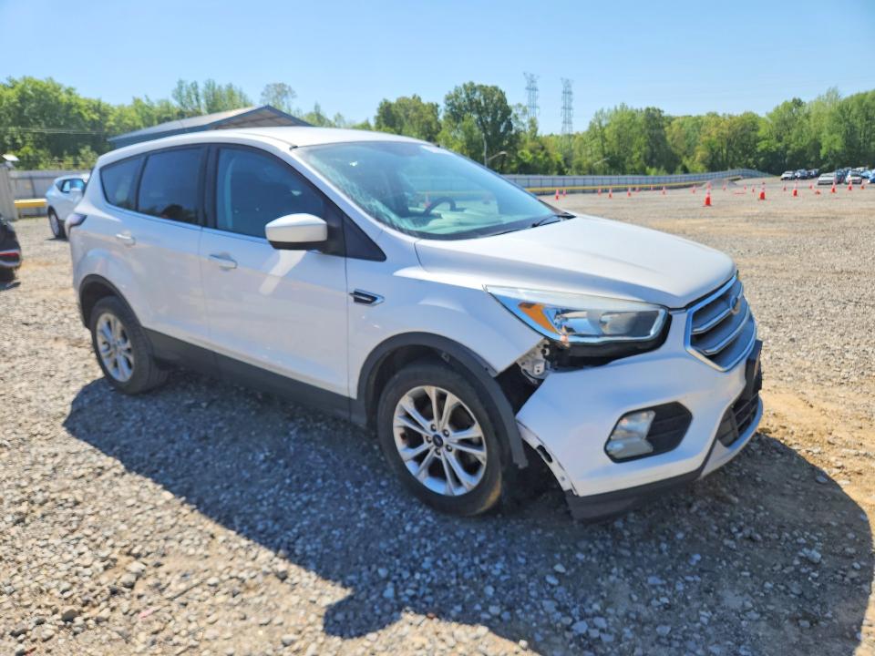 2017 Ford Escape მანქანა იყიდება აუქციონზე, vin: 1FMCU0GD9HUE38641, აუქციონის ნომერი: 47645816