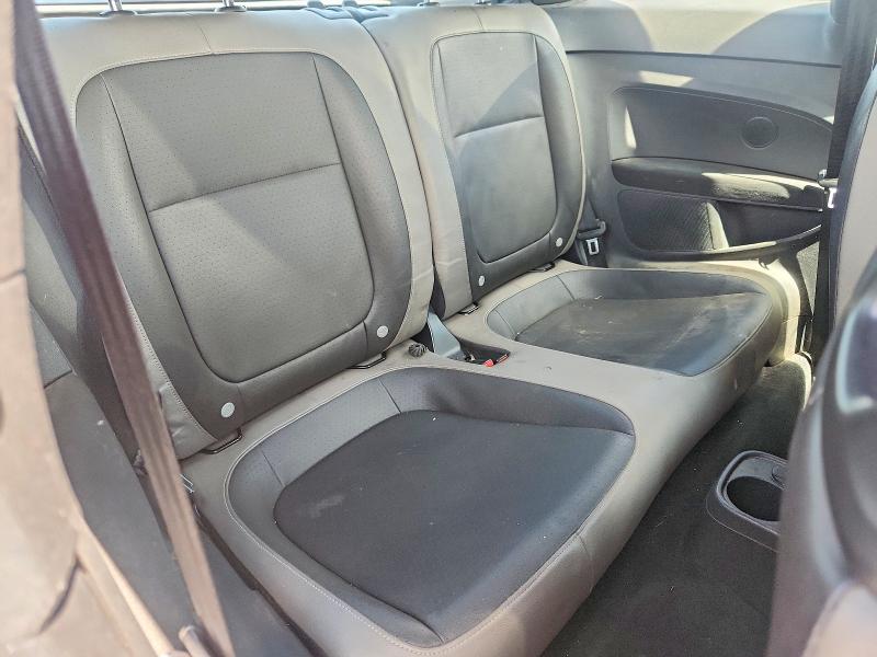 49134526 :رقم المزاد ، 3VWF17AT5FM623321 vin ، 2015 Volkswagen Beetle مزاد بيع