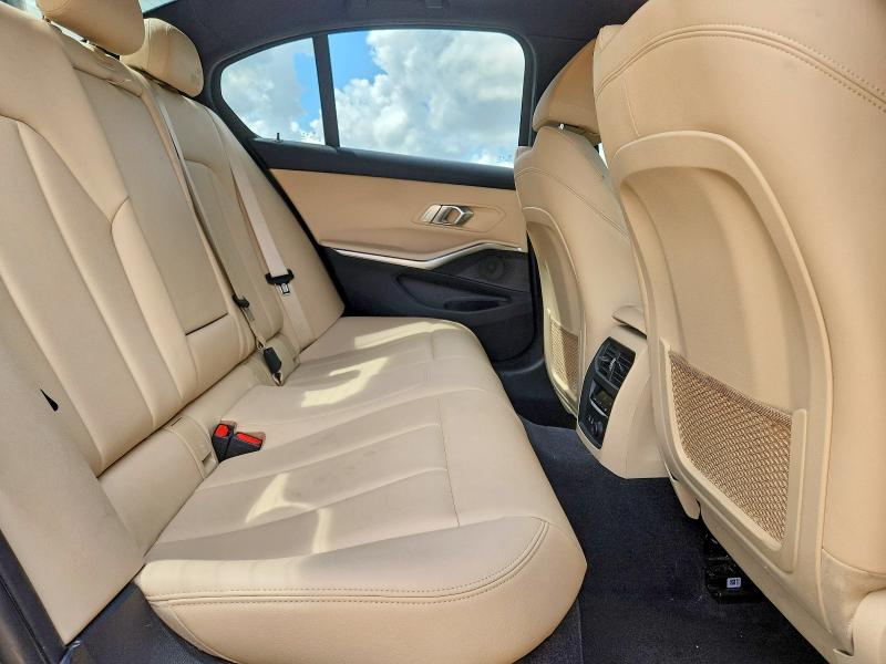 50890426 :رقم المزاد ، WBA5R1C53KFH26816 vin ، 2019 Bmw 330i مزاد بيع