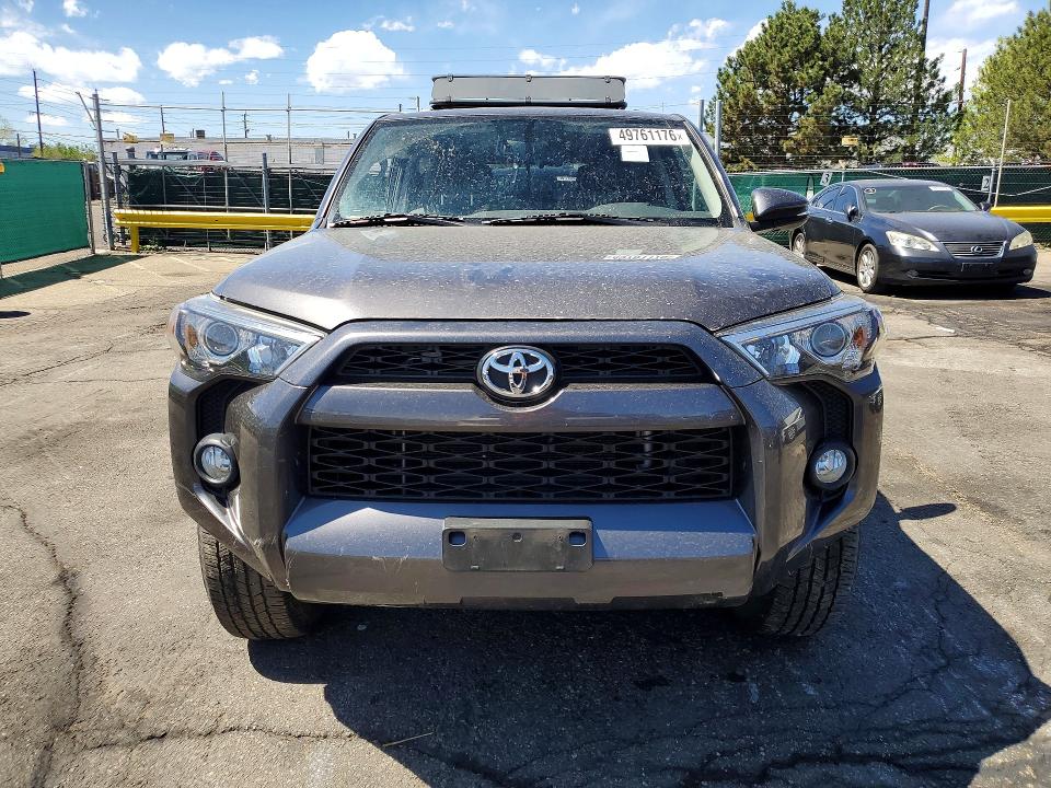 49761176 :رقم المزاد ، JTEBU5JR1J5596131 vin ، 2018 Toyota 4runner مزاد بيع