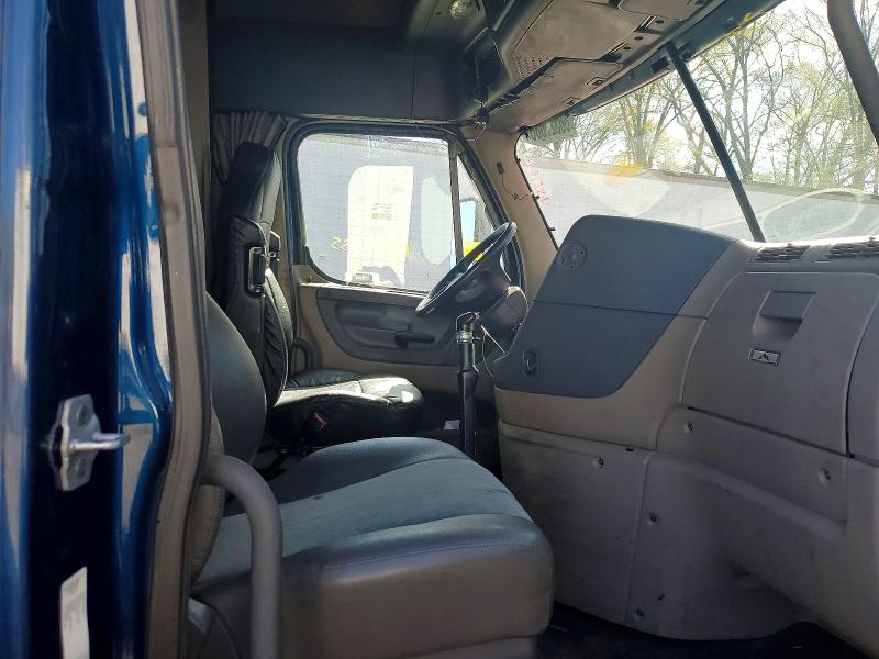 Продажа на аукционе авто 2015 Freigliner Cascadia 125, vin: 1FUJGLD69FLGL9562, номер лота: 50327086