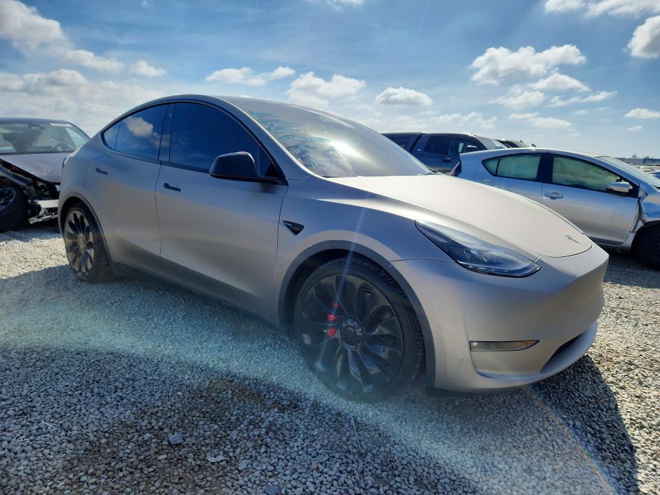 47988026 :رقم المزاد ، 7SAYGDEF9NF390787 vin ، 2022 Tesla Model Y مزاد بيع
