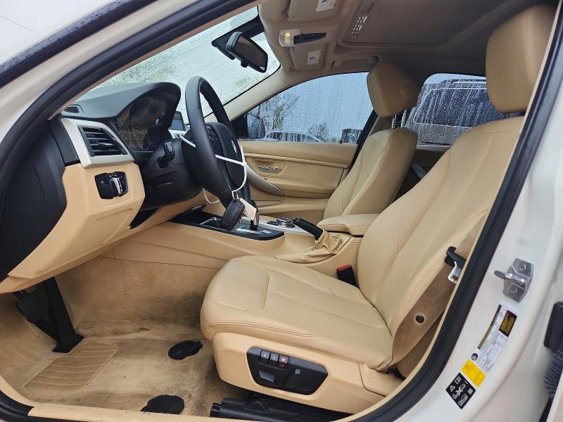 47007606 :رقم المزاد ، WBA3C3C52FK202961 vin ، 2015 Bmw 320 مزاد بيع
